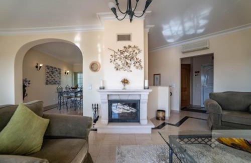Estombar House | 49 Presa da Moura - Superbly 2 Bed Townhouse