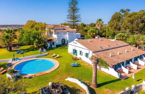 Moncarapacho e Fuseta Apartment | A peaceful Fuseta escape with terrace, garden, and private parking.
