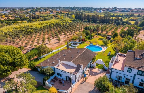 Moncarapacho e Fuseta Apartment | A peaceful Fuseta escape with terrace, garden, and private parking.