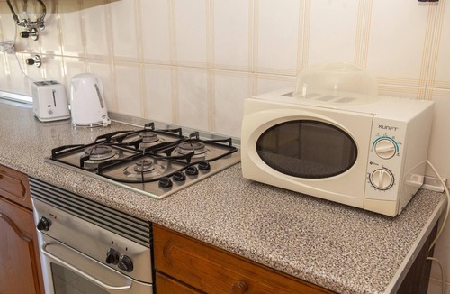 Funchal House | A10 - Windmill Park 1 bed With Pool