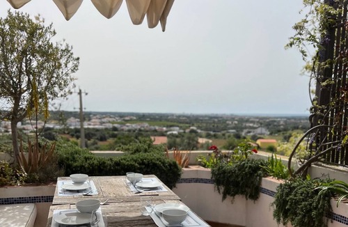 Boliqueime House | Algarve Rooftop Escape 3BR Falésia Beach 15 Min