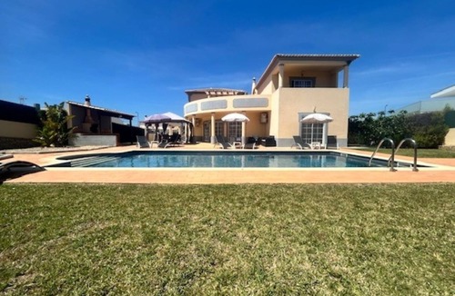 Parchal Villa | Algarve Villa - Private Pool - Sleeps 10 - Air conditioning, barbecue & terrace