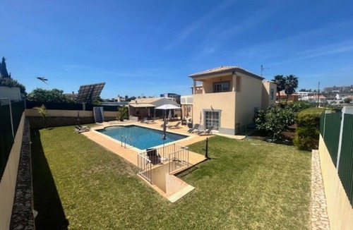 Parchal Villa | Algarve Villa - Private Pool - Sleeps 10 - Air conditioning, barbecue & terrace