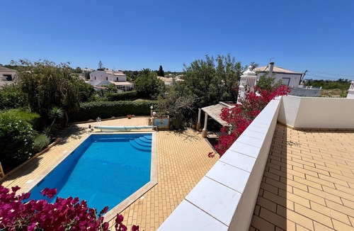 Alcalar Villa | ALVOR TRADITIONAL VILLA WITH POOL by HOMING