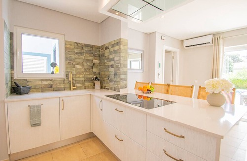 Mato Serrao Ski Chalet | Ana- Beautiful villa in walking distance of Carvoeiro with Heated Private Pool