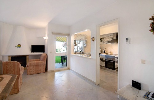 Alporchinhos Apartment | Apartamento Nautilus with Sea View, Pool, Wi-Fi, A/C & Garden