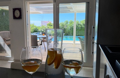 Cerro do Mocho Apartment | Apartment Abelha with Sea View, Infinity Pool, Shared Garden & Wi-Fi