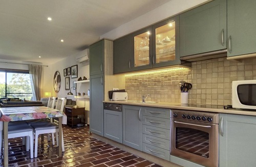 Monte Raposo Apartment | Apartment 'Arrancada 14' with Mountain View, Wi-Fi and Air Conditioning