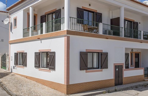 Praia da Luz Apartment | Apartment Casa dos Avós Estúdio 1 near the Beach with Sea View, Wi-Fi & Balcony