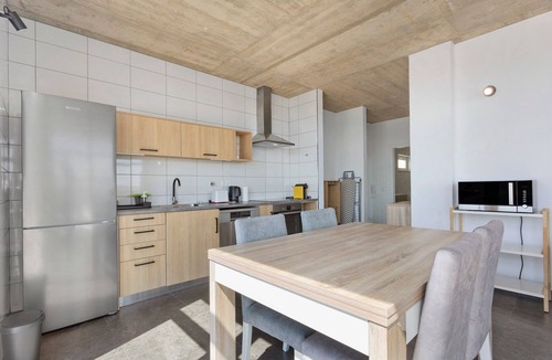 Amoreira Apartment | Apartment 'Colina Do Sol 1' with Mountain View, Wi-Fi and Air Conditioning