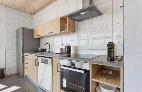 Amoreira Apartment | Apartment 'Colina Do Sol 1' with Mountain View, Wi-Fi and Air Conditioning