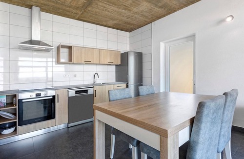 Amoreira Apartment | Apartment 'Colina Do Sol 2' with Mountain View, Private Pool and Air Conditioning