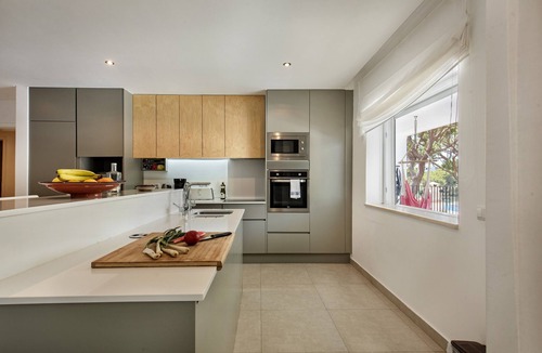 Vale do Lobo Apartment | Apartment 'Florida' with Private Pool, Wi-Fi and Air Conditioning