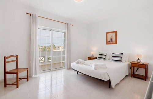 Vale de Carro Apartment | Apartment 'Galego C' with Shared Pool, Shared Garden and Wi-Fi