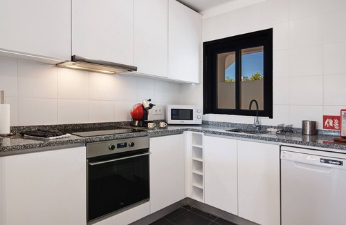 Alpouvar Apartment | Apartment 'Kyara' with Shared Pool, Wi-Fi and Air Conditioning