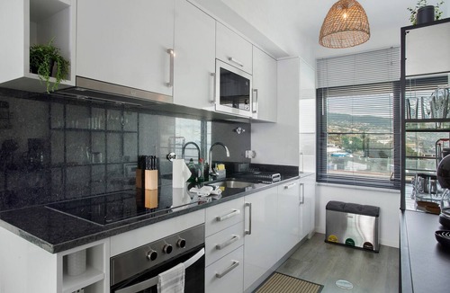 Gaula Apartment | Apartment 'Ocean Cliff' with Sea View, Balcony and Wi-Fi