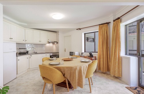 Viana do Castelo Apartment | Apartment 'On Amorosa Beach' with Sea View, Shared Garden and Wi-Fi