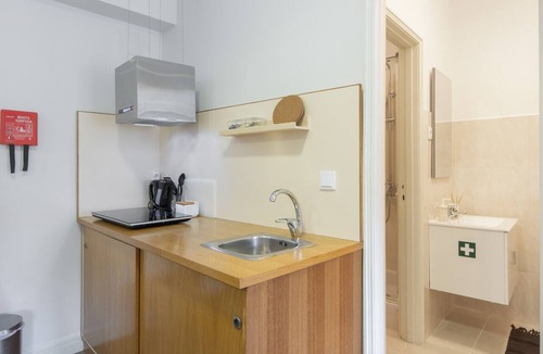 Sao Joao da Madeira Apartment | Apartment 'Praça AL T1' with Mountain View, Wi-Fi and Air Conditioning