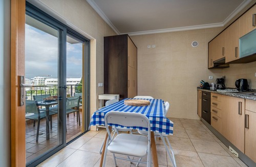 Lagos Apartment | Apartment 'Palmeiras De Jv' with Shared Pool, Wi-Fi and Air Conditioning