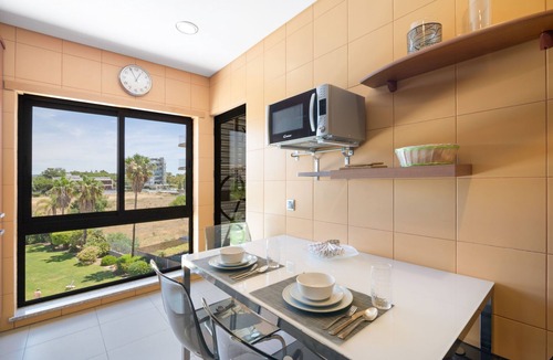 Quarteira Apartment | Apartment 'Parque Atlântico' with Sea View, Wi-Fi and Air Conditioning