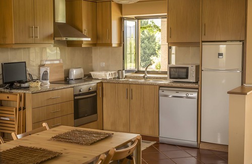 Covilha Apartment | Apartment 'Saqa Organic Farm' with Mountain View, Wi-Fi and Air Conditioning