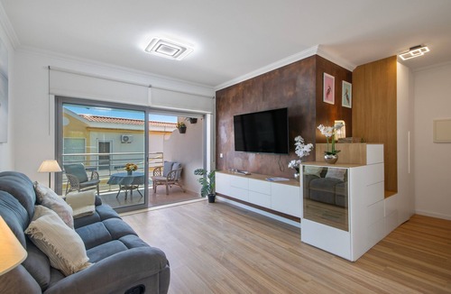 Alfa-Mar Apartment | Apartment 'T2 Reis' with Shared Pool, Wi-Fi, and Air Conditioning