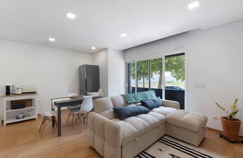 Vale de Cambra Apartment | Apartment 'Vale Viver' with Wi-Fi and Air Conditioning