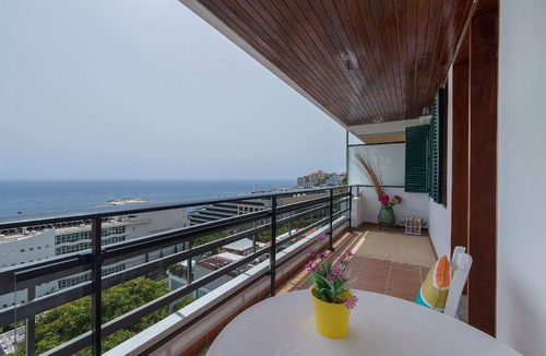 Sao Martinho House | Apartment with balcony and a view in São Martinho