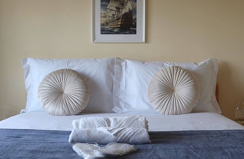 Carcavelos Bed & Breakfast | Art 4 You Carcavelos Suites