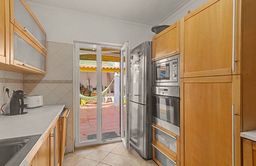 Sao Lourenco House | Azeitão Town House with Private Terrace, Wi-Fi, and Air Conditioning