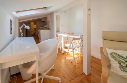 Encarnacao Apartment | Bairro Alto Tiny Studio by Homing