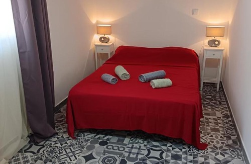 Patroves Apartment | Bali Tropicana One bedroom flat t1 with AC portatil, garden, parking place