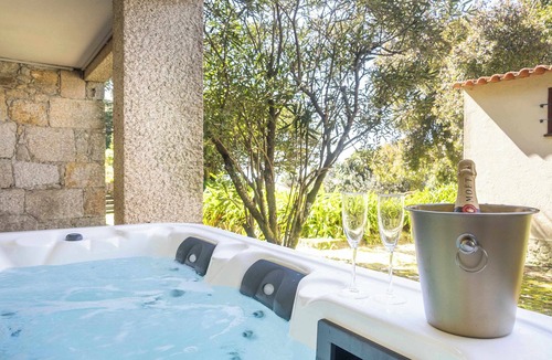 Viana do Castelo Villa | Beach Farm - Pool and Jacuzzi with Sea View