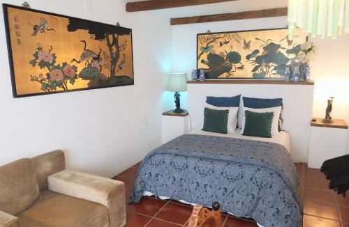 Torreira House | Beach House Babylon guest house with kitchenette and garden