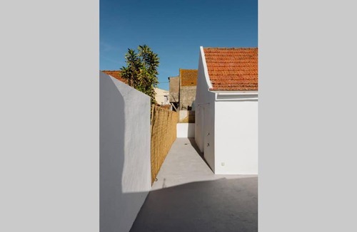 Trafaria House | Beach, Surf and City - 1 bedroom villa
