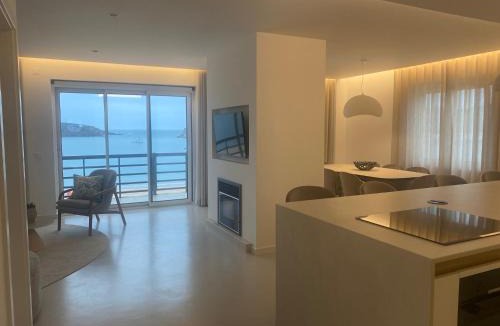 Sao Martinho do Porto Apartment | Beachfront 3bdr apt on Marginal Boulevard