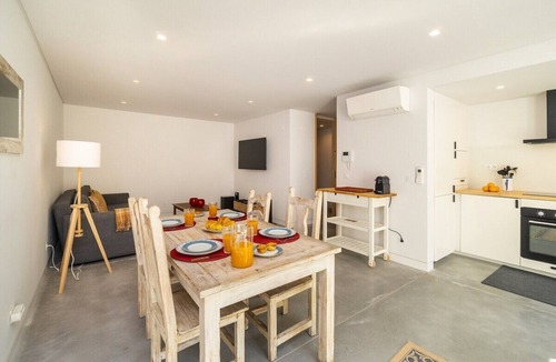 Lombos Apartment | Beachside bliss: Carcavelos 1BR w/patio & parking