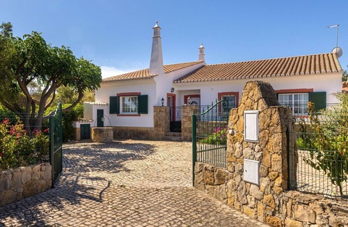 Murta House | Beautiful private villa for 6 people with private pool, WIFI, A/C, TV and terrace
