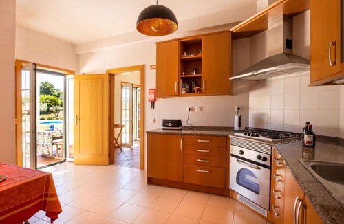 Santa Maria do Castelo Villa | Beautiful private villa for 6 people with A/C, WIFI, private pool, TV and terrace