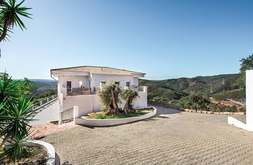 Fonte do Bispo Villa | Beautiful Villa with Swimming Pool and Amazing Views.