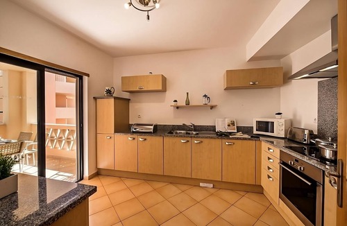 Praia da Luz Hotel | Best Place to Unwind! Full Kitchen, Outdoor and Indoor Pool, Free Parking!