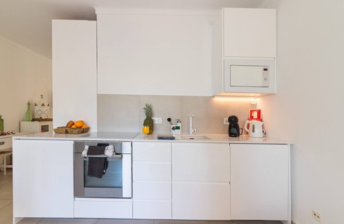 Prainha Apartment | Blue Escape – Prainha, Alvor with Shared Pool, Garden and Wi-Fi
