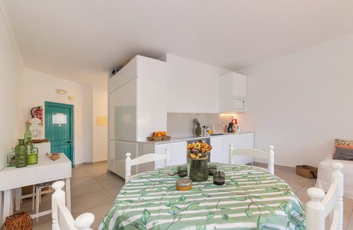 Prainha Apartment | Blue Escape – Prainha, Alvor with Shared Pool, Garden and Wi-Fi
