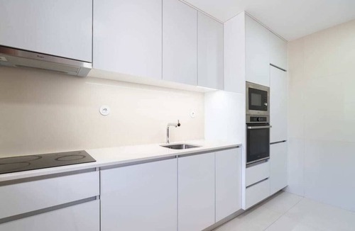 Ramalde Apartment | Bright & Spacious Flat by Host Wise