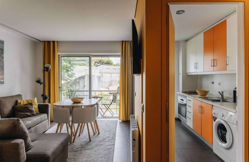 Uniao de Freguesias do Centro Apartment | Budget-Friendly Studio w/Balcony in Rosario