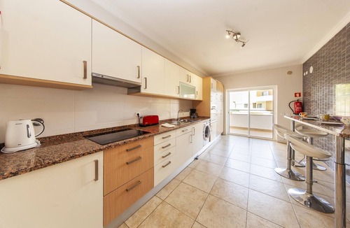Funchal Apartment | C02 - Luxury 3 Bed With Pool View