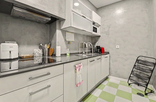 Bairro Alto Apartment | ‘Cantinho Lisboa Florista’ Apartment with Wi-Fi and Air Conditioning