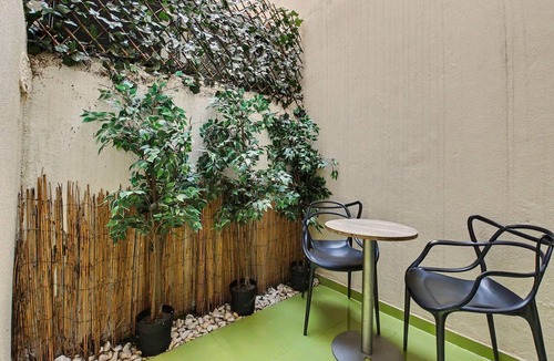 Bairro Alto Apartment | ‘Cantinho Lisboa Florista’ Apartment with Wi-Fi and Air Conditioning