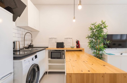 Carcavelos Apartment | Carcavelos Sunny Retreat 2 by LovelyStay
