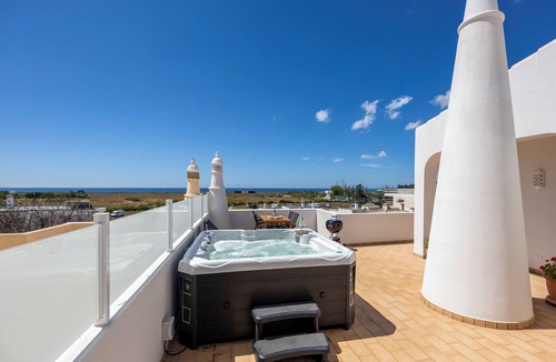 Alvor Villa | Casa Alvor - Rooftop Jacuzzi with Sea Views